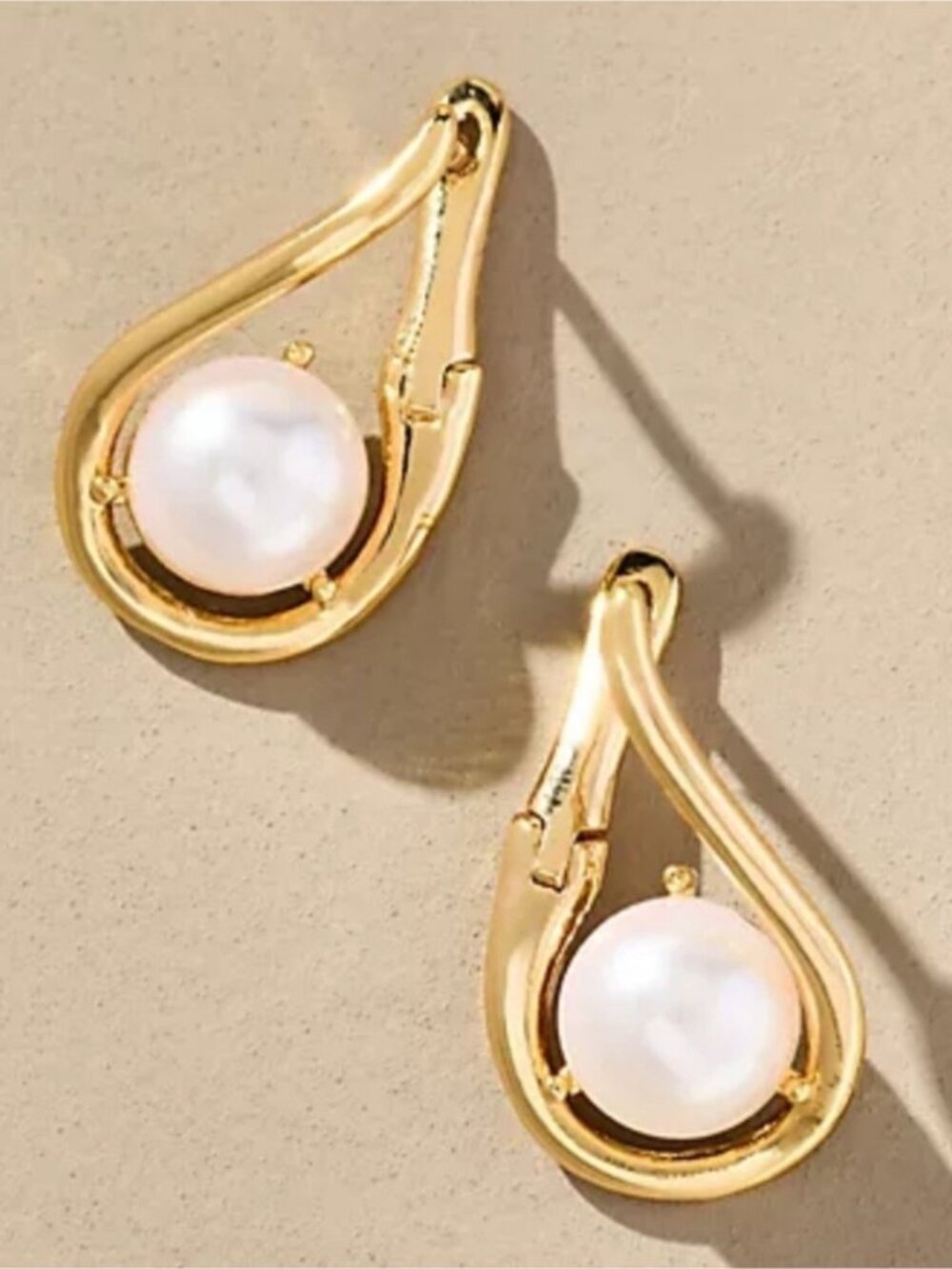 New! Anthropologie 14K Gold Pearl Looped Huggie Hoop Earrings (3010) NWT